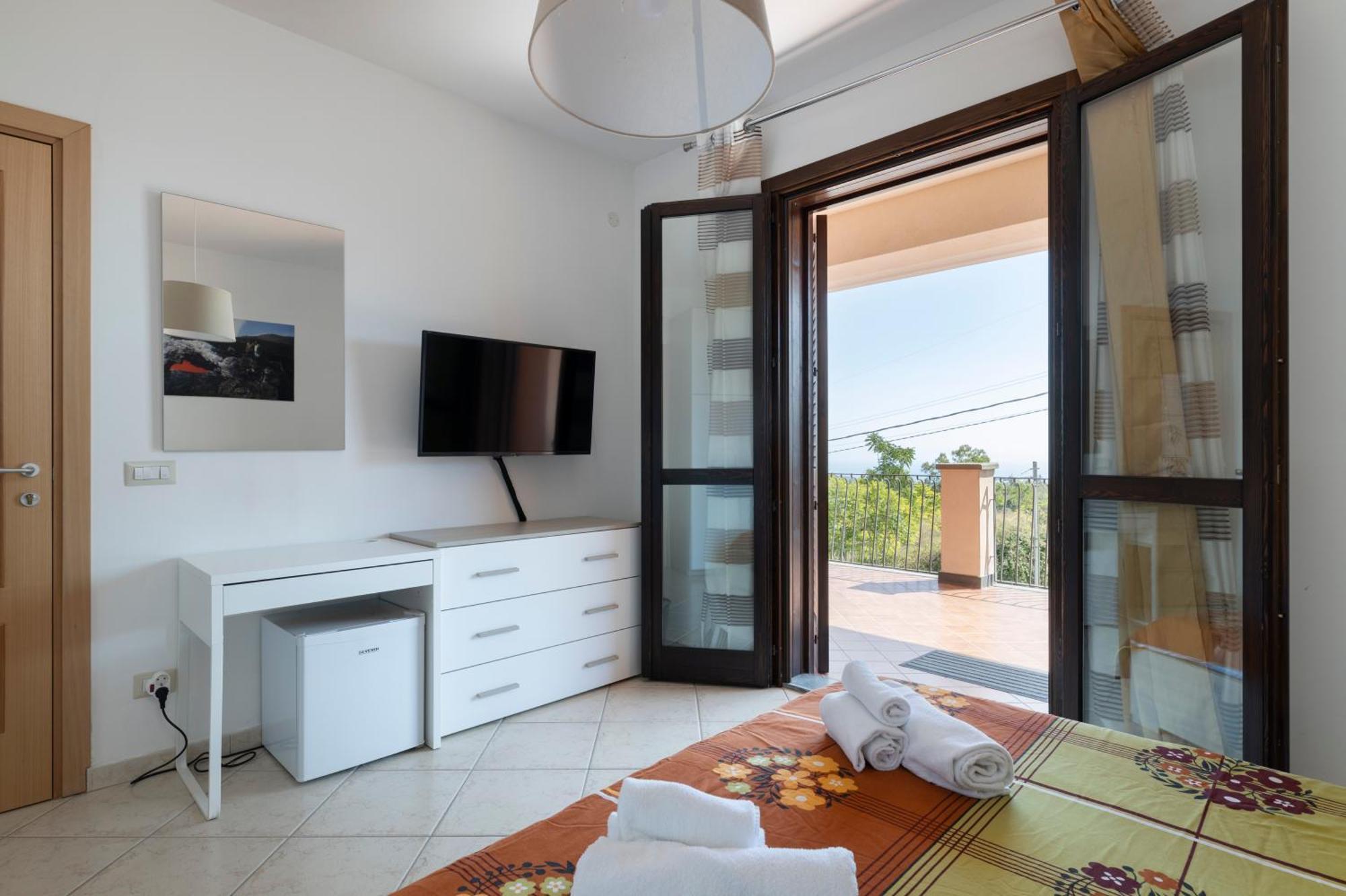 Lodge Vulcano, Tra L'etna E Il Mare *
